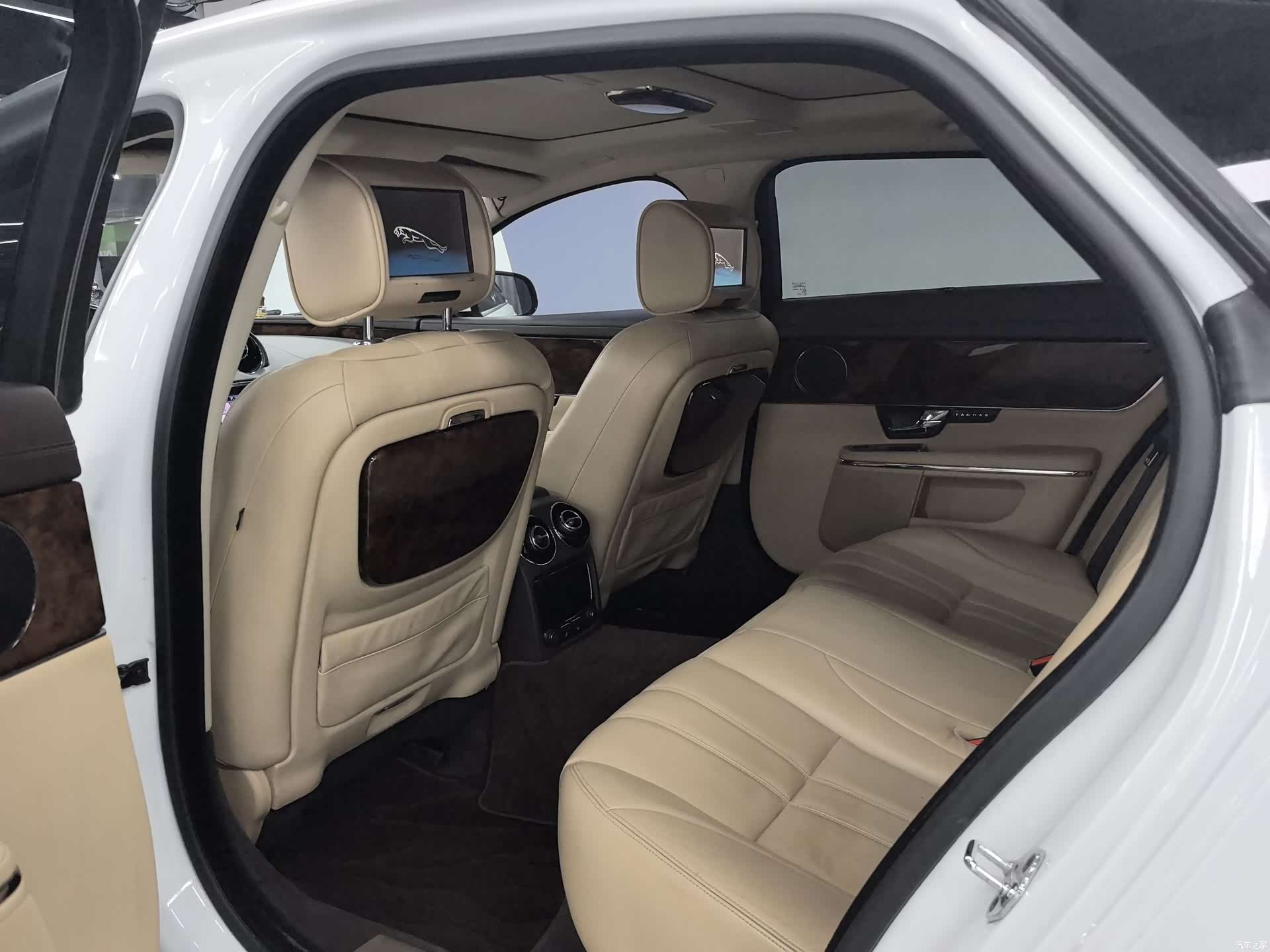 Jaguar XJ, 2012 6