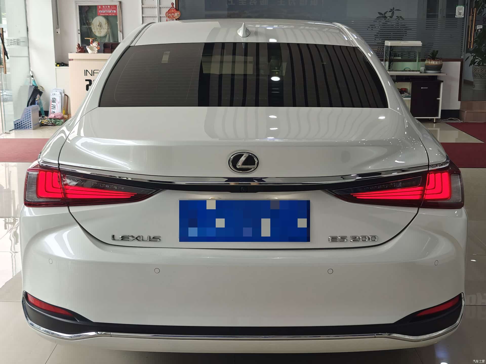 Lexus ES, 2024 4