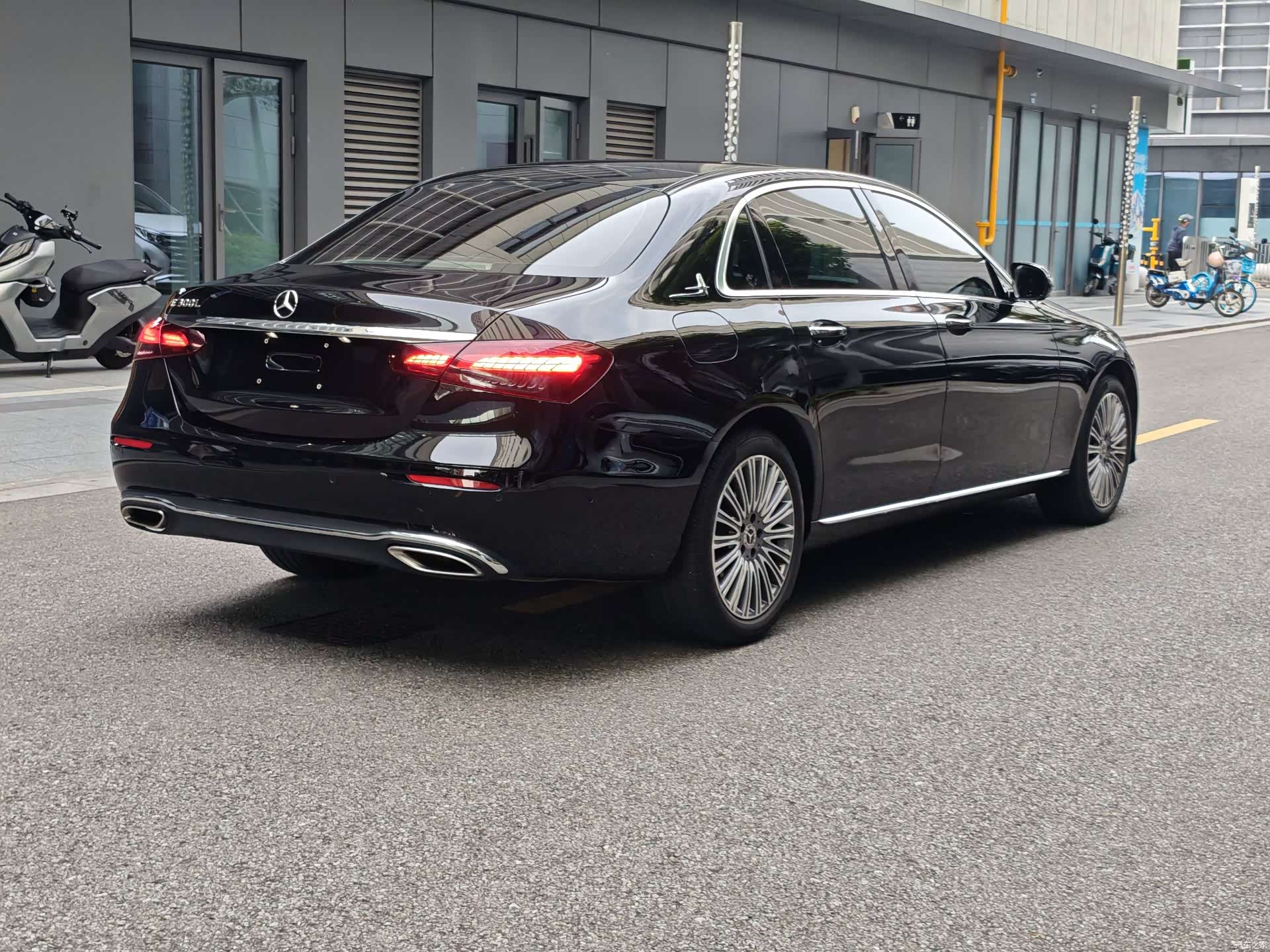 Mercedes-Benz E-Class, 2023 21