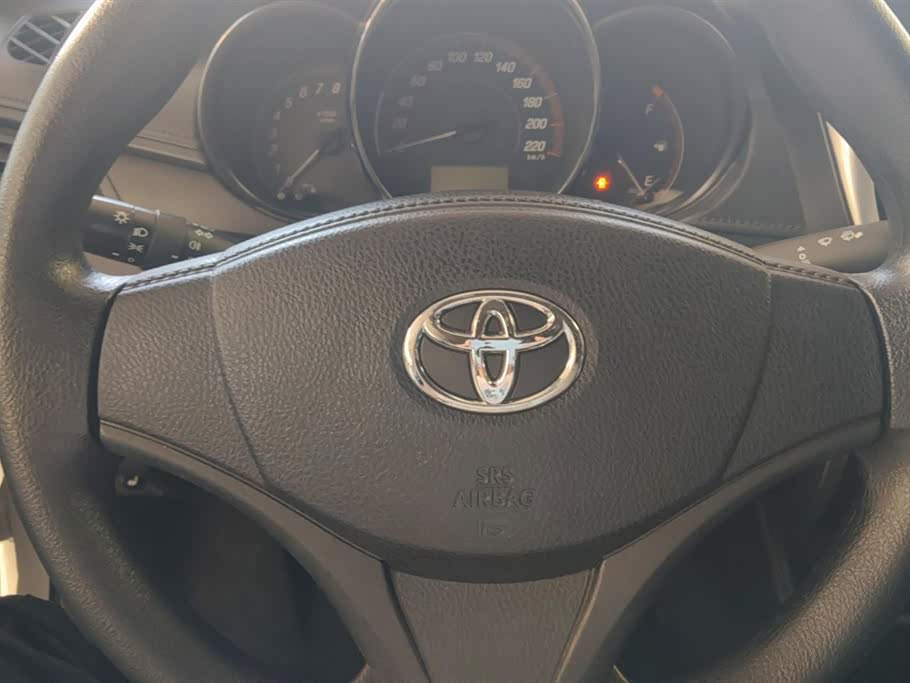 Toyota YARiS L to enjoy