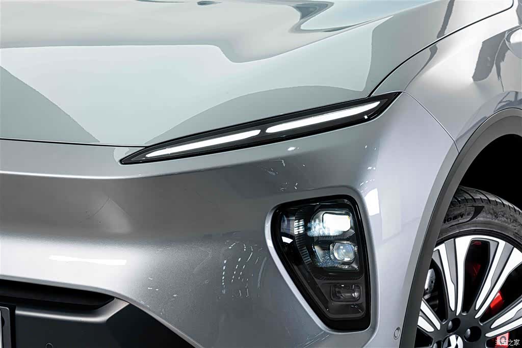 NIO ES8, 2025 4