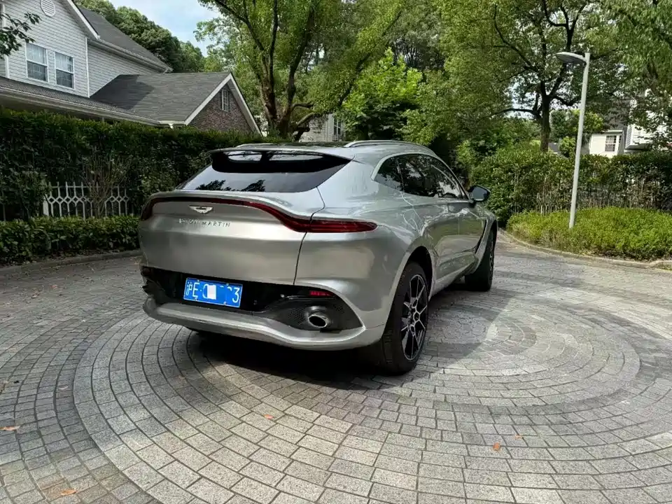 Aston Martin DBX Aston Martin DBX