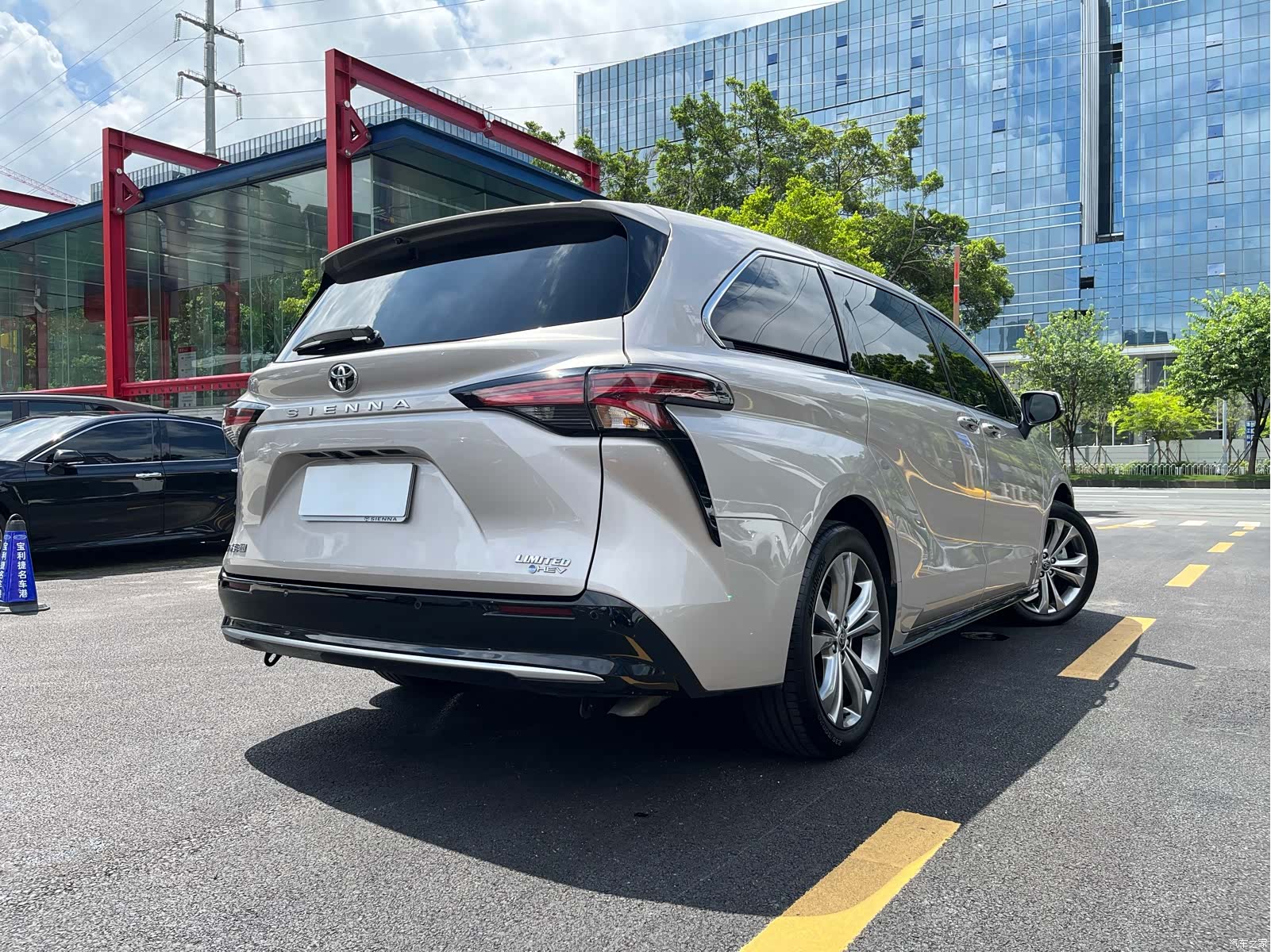Toyota Sienna, 2025 6