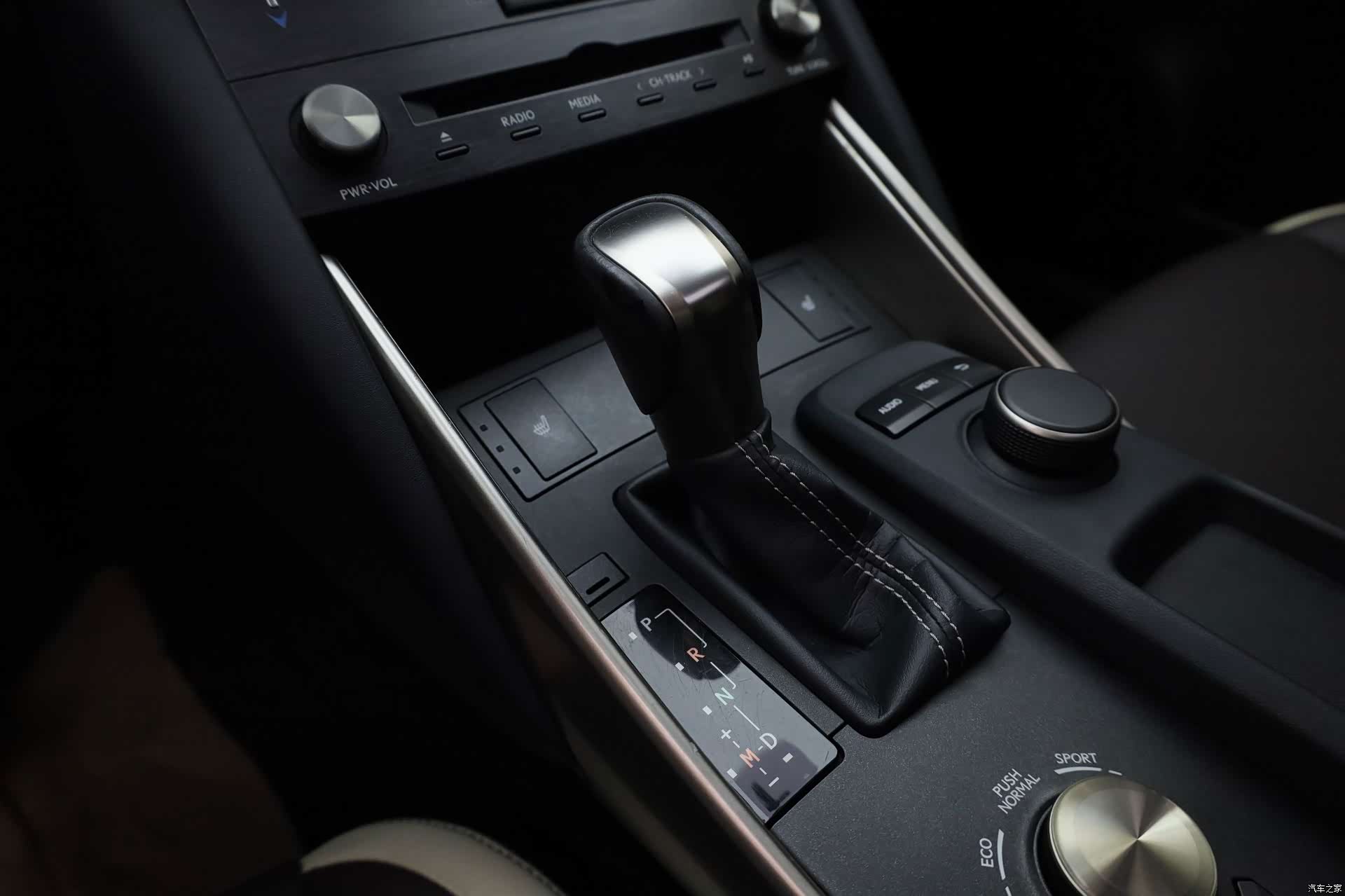 Lexus IS, 2017 15