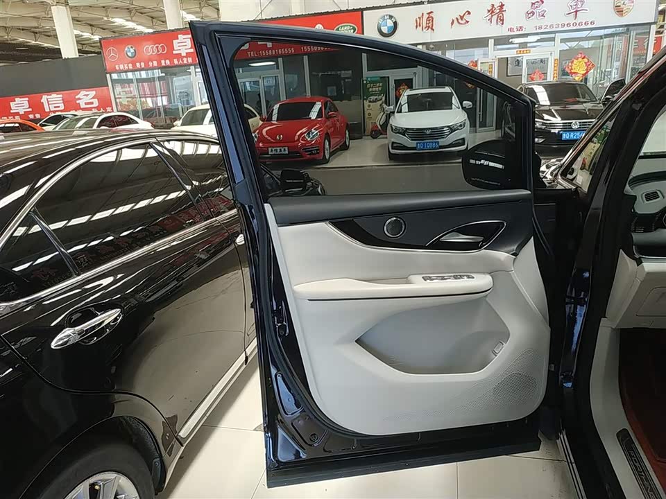 Forthing Xinghai V9 Forthing Xinghai V9