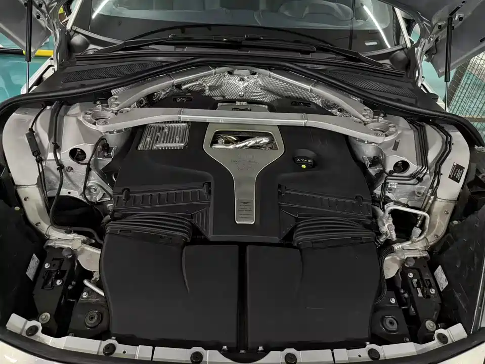 Aston Martin DBX Aston Martin DBX