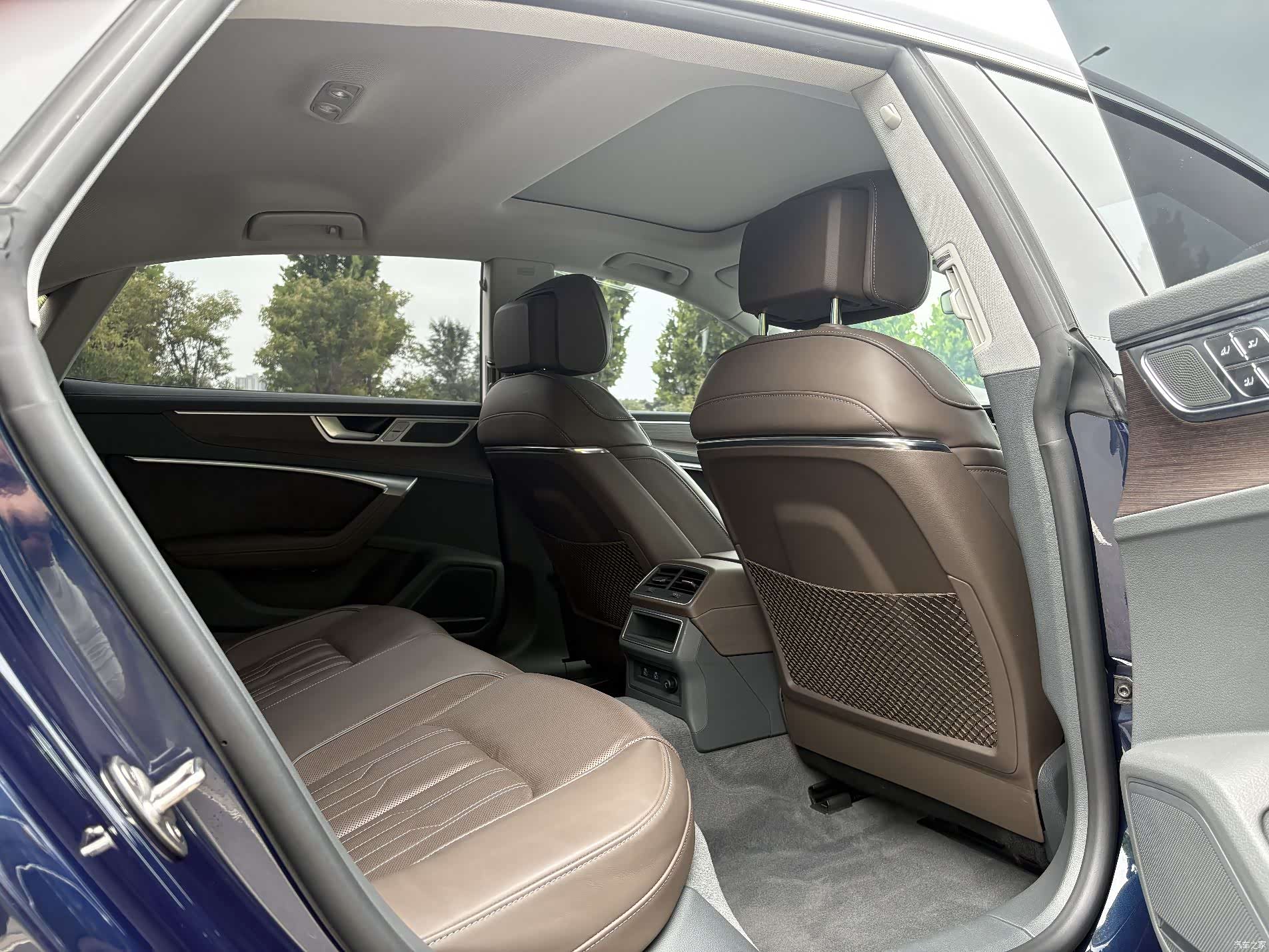 Audi A7L, 2023 13