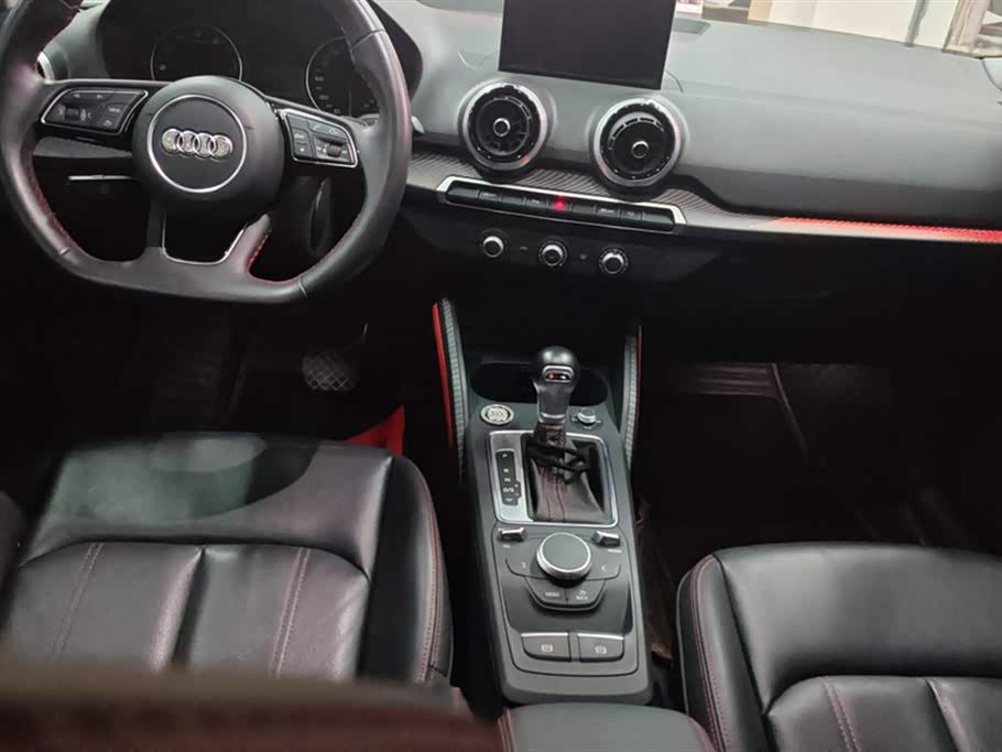 Audi Q2L