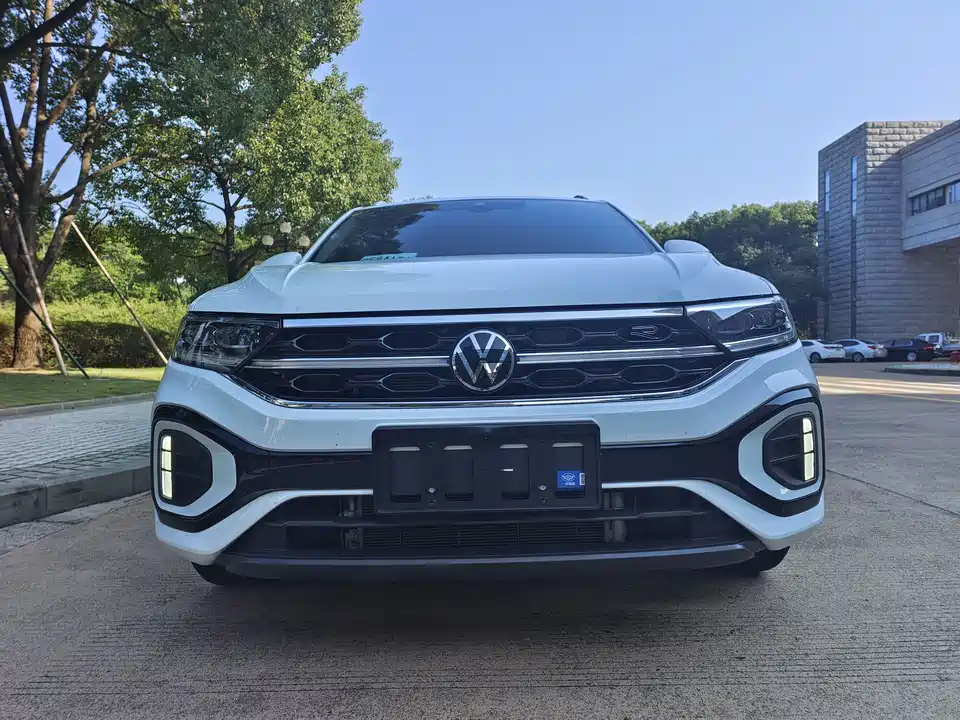 Volkswagen T-ROC exploring Songs