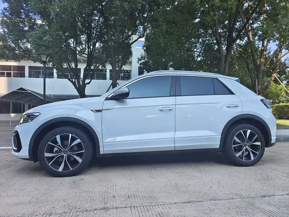 Volkswagen T-ROC exploring Songs