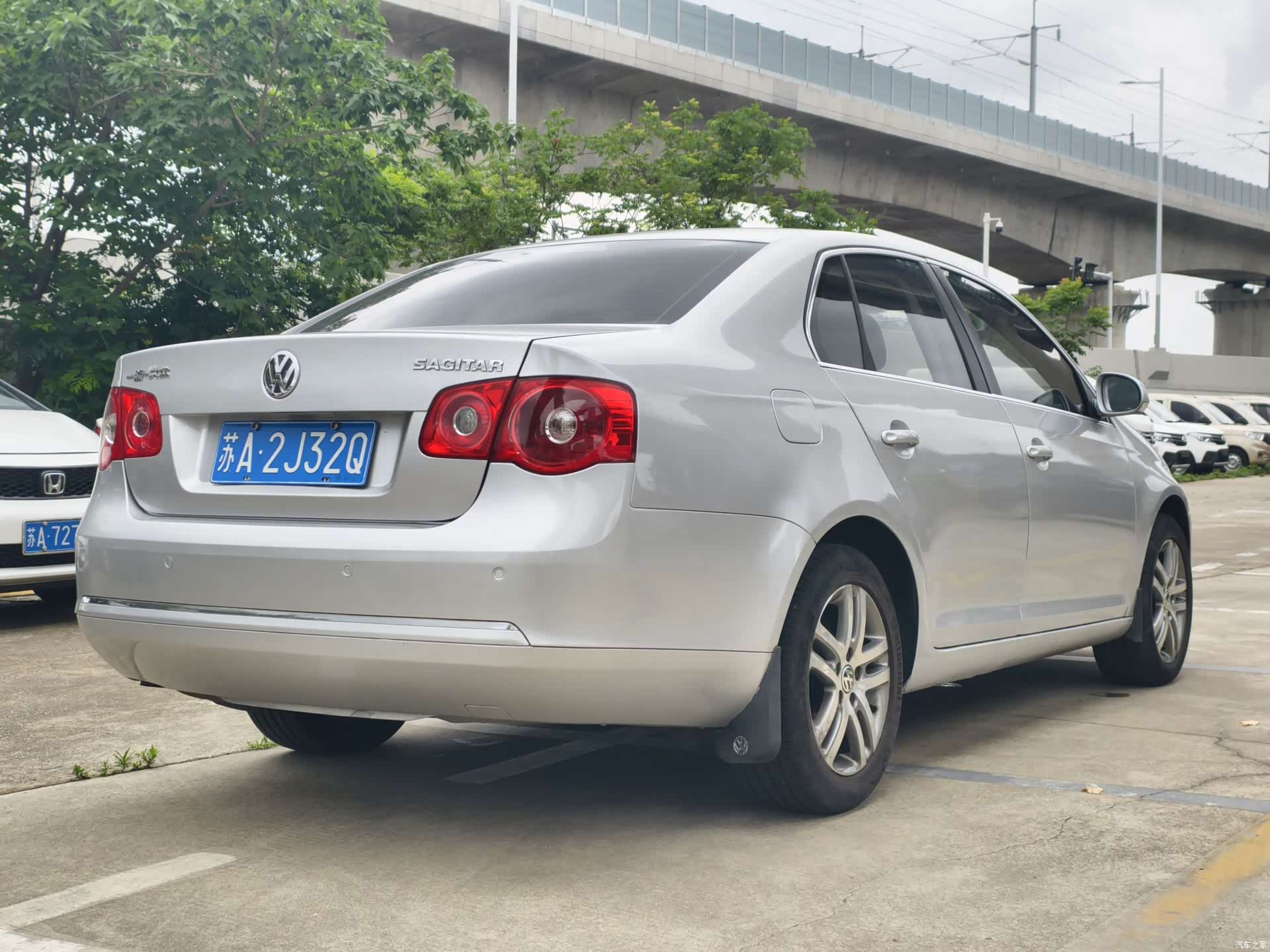Volkswagen Sagitar, 2011 4