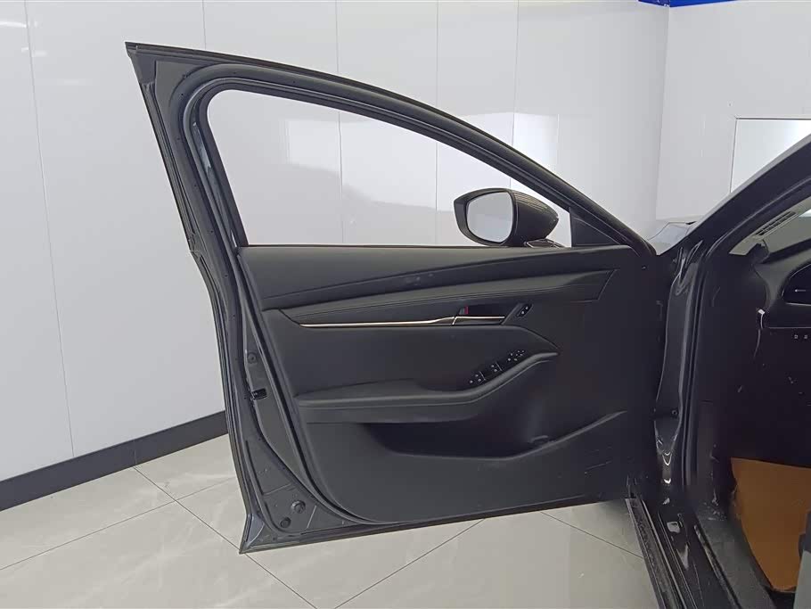 Mazda 3 Angkesaila