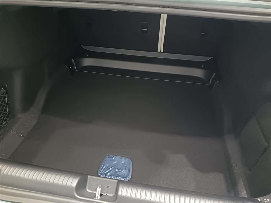 Mercedes-Benz EQE, 2025 15