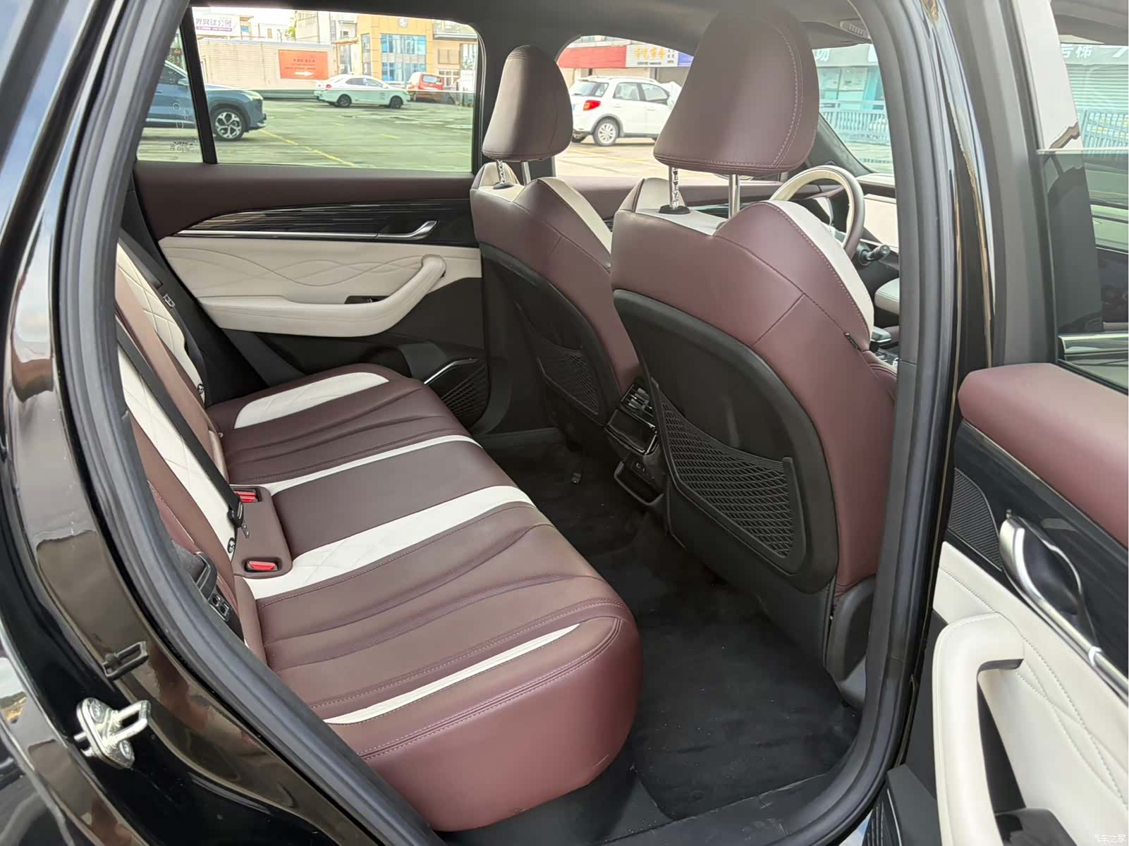 Geely Xingyue L, 2023 10