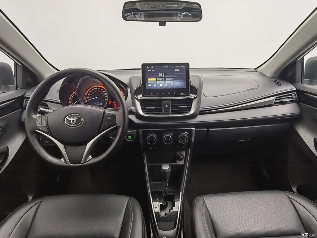 Toyota YARiS L, 2021 все фото
