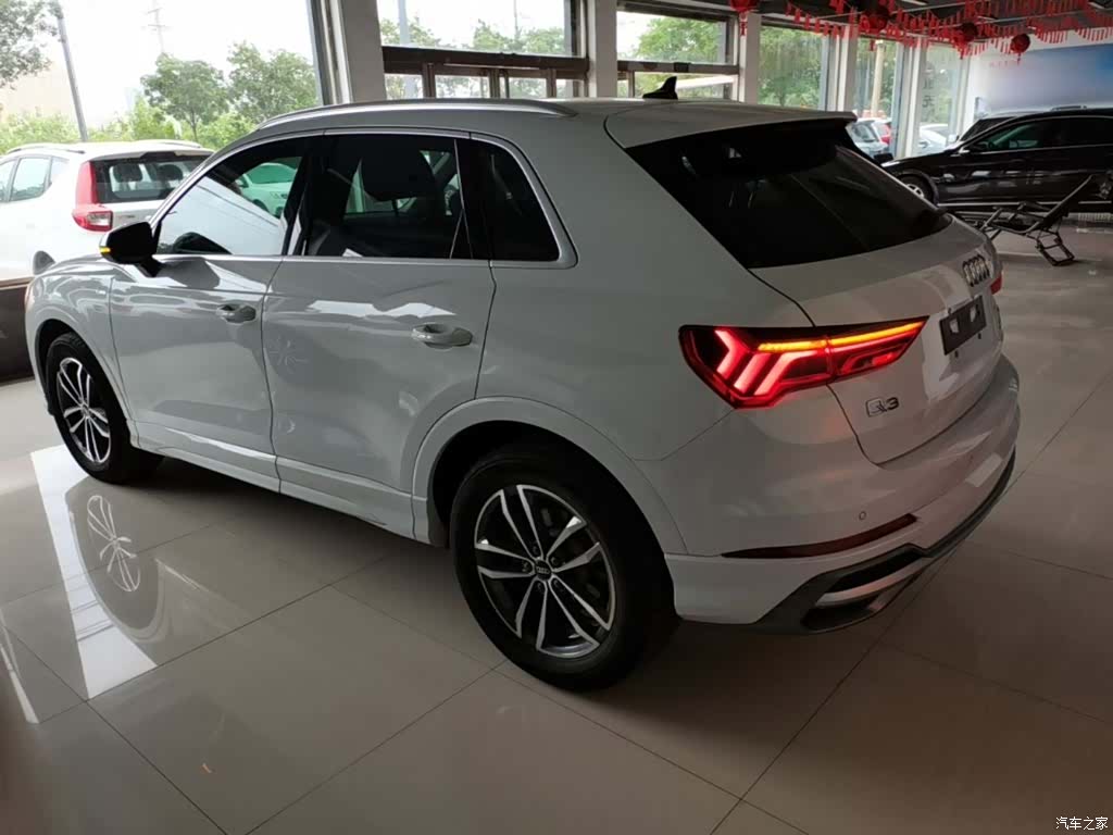 Audi Q3, 2022 все фото
