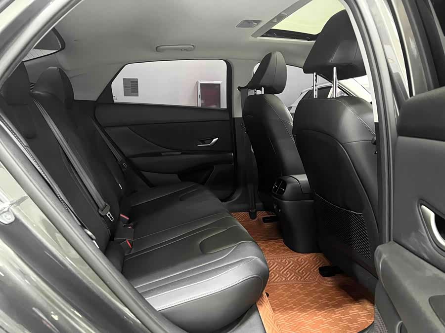 Hyundai Elantra 2023, фото 13