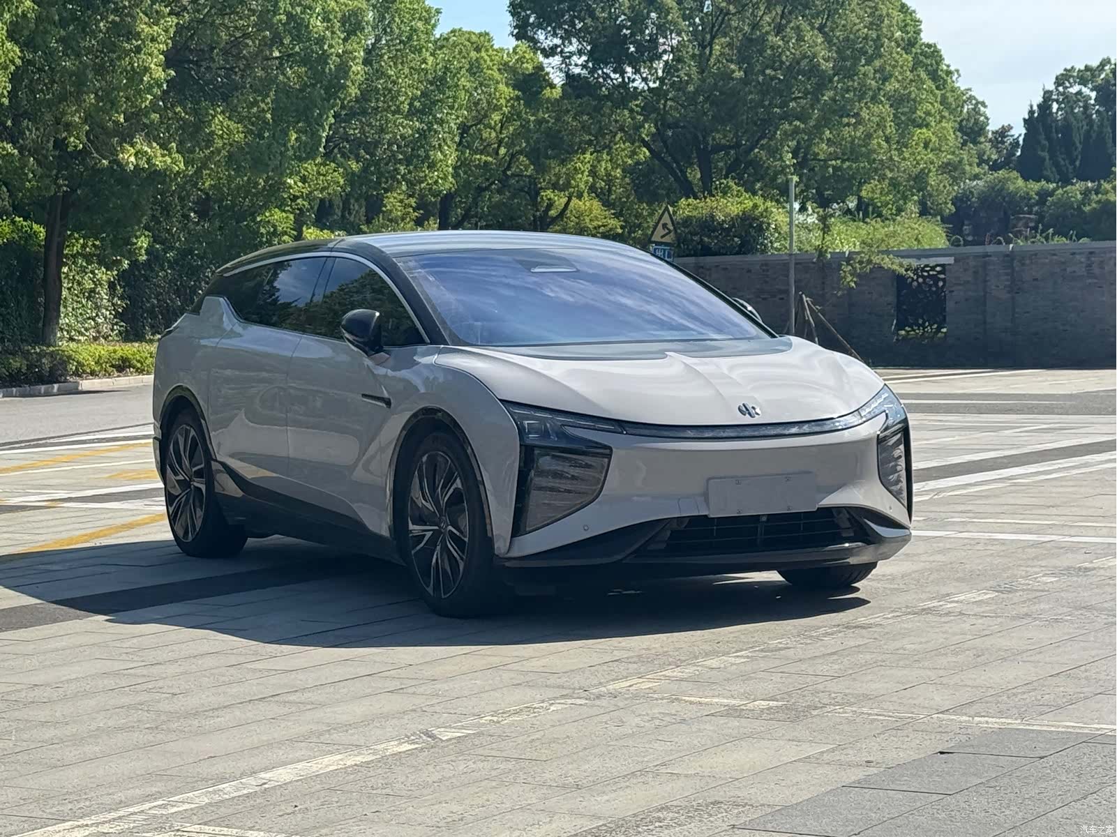 HiPhi X, 2022 2