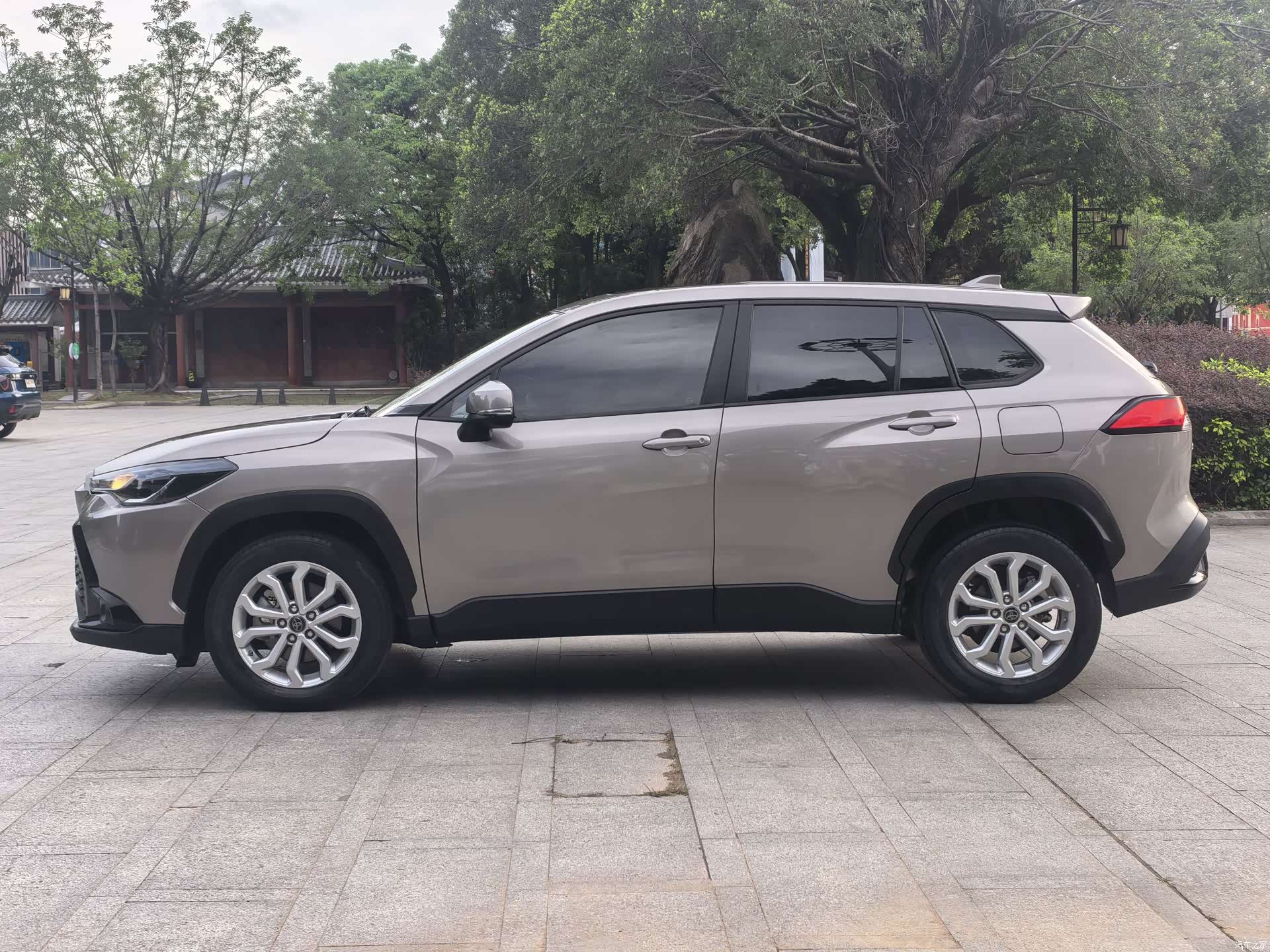 Toyota Frontlander, 2023 3