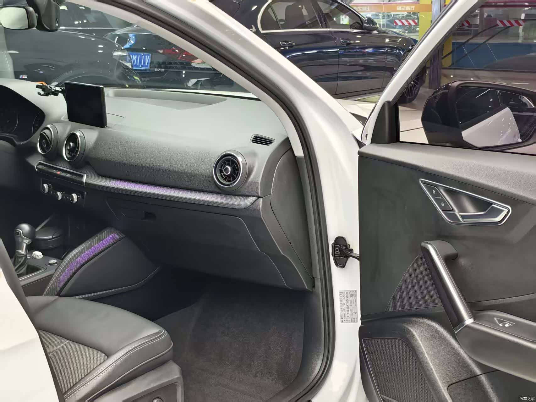 Audi Q2L, 2021 10