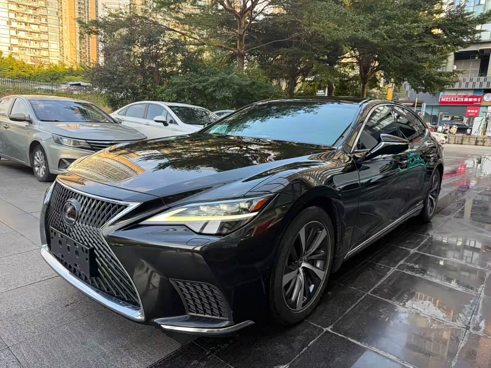 Lexus LS