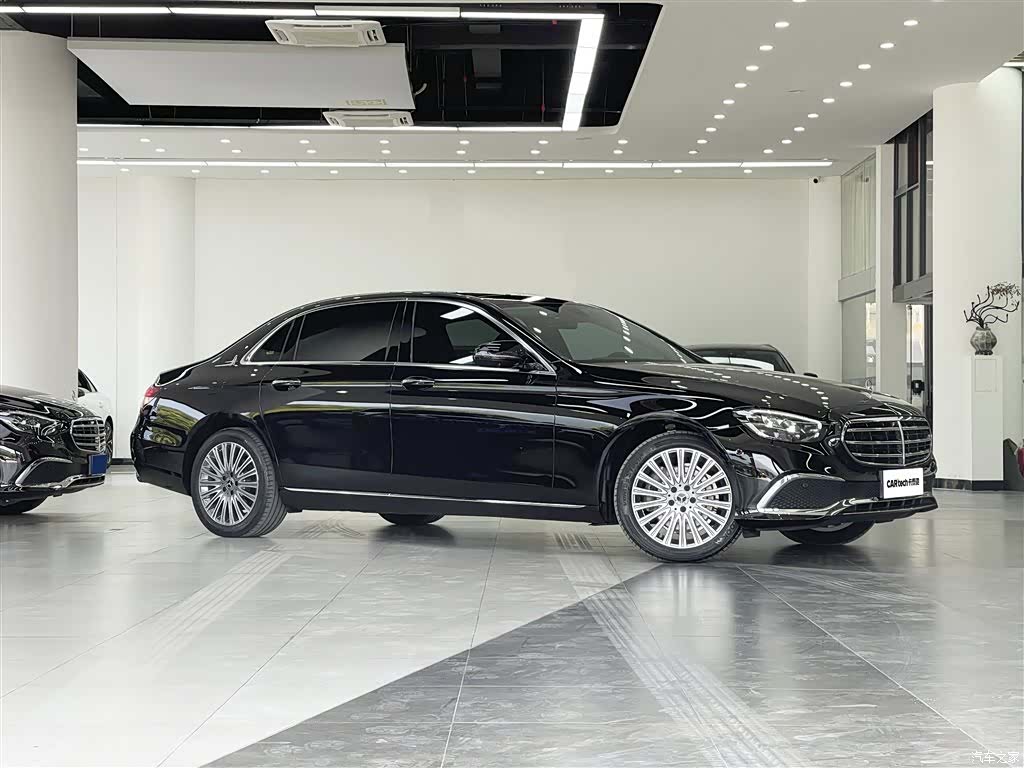 Mercedes-Benz E-Class, 2023 3