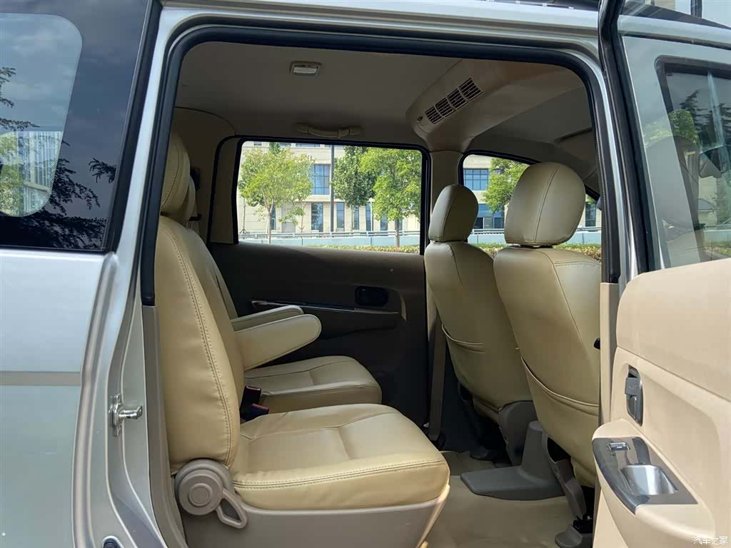 Wuling Hongguang, 2014 7