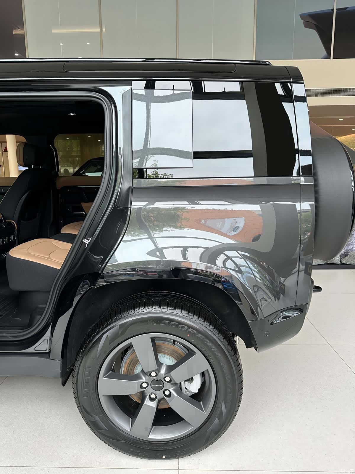 Land Rover Defender, 2026 6