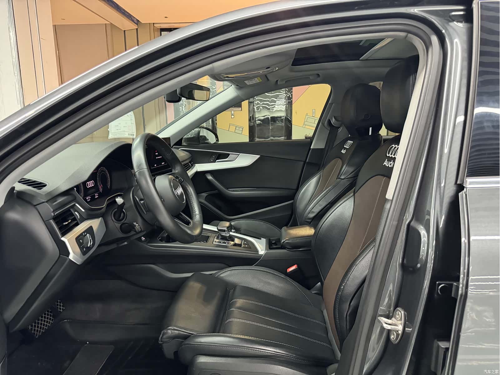 Audi A4L, 2022 все фото