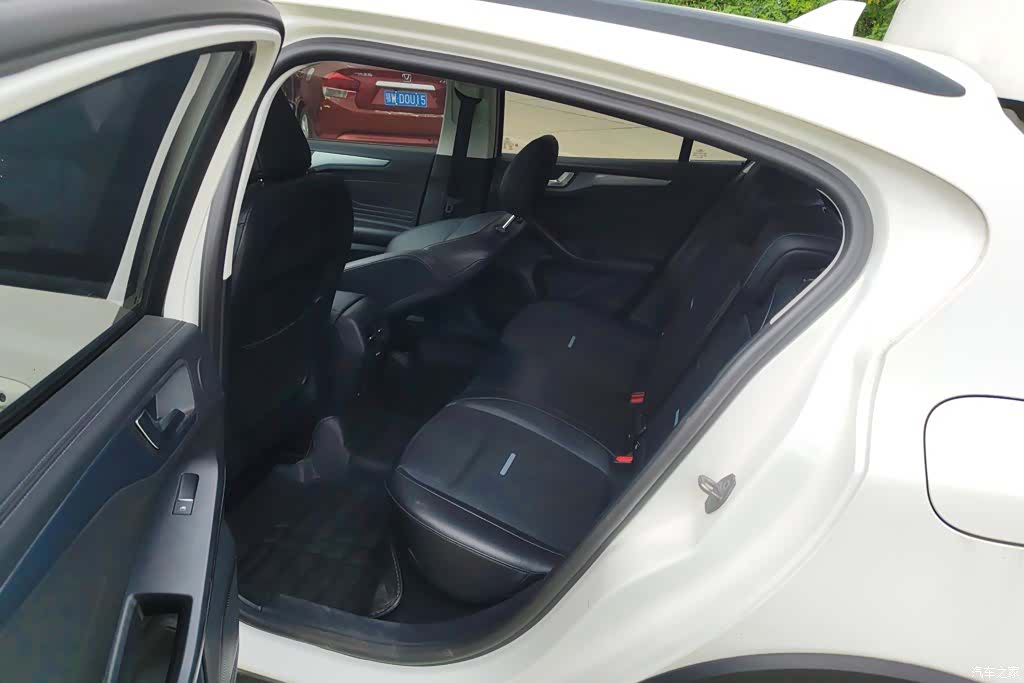 Ford Focus, 2021 11