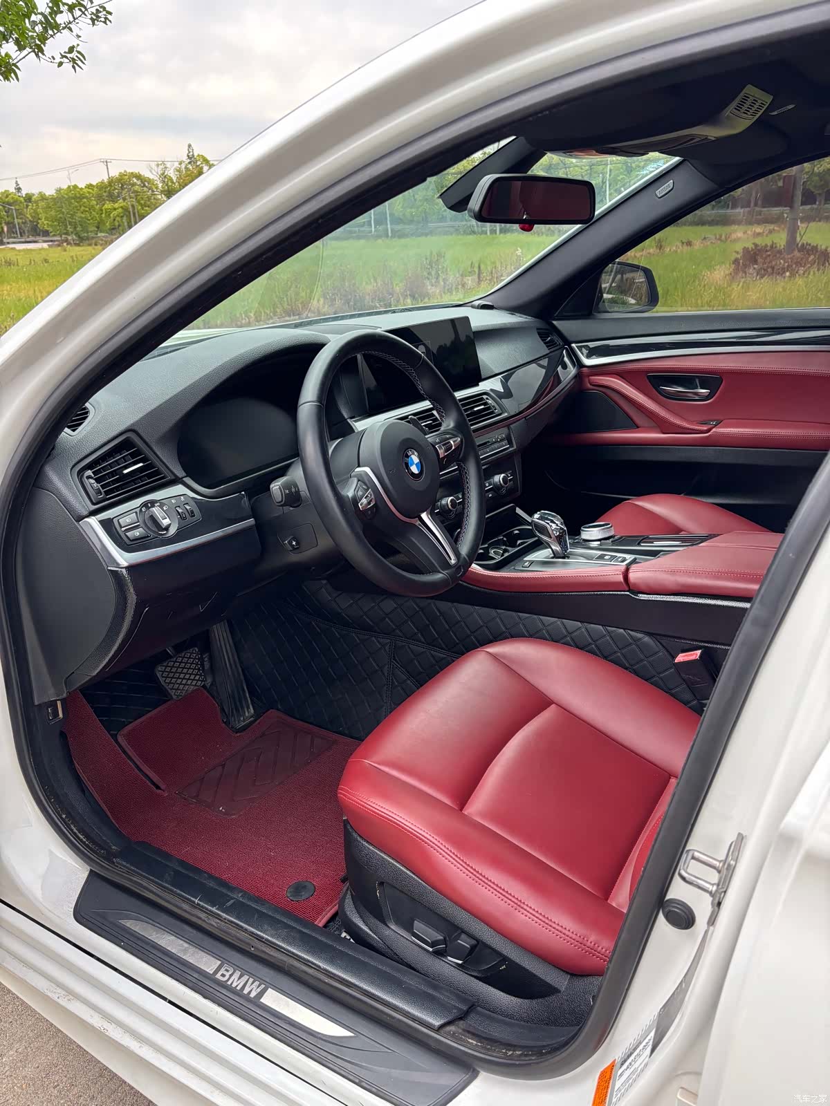 BMW 5 Series, 2011 11