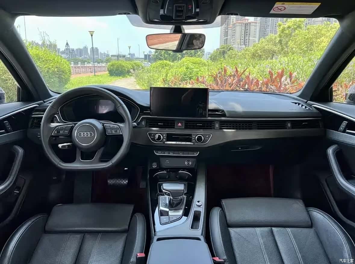 Audi A4L, 2022 все фото