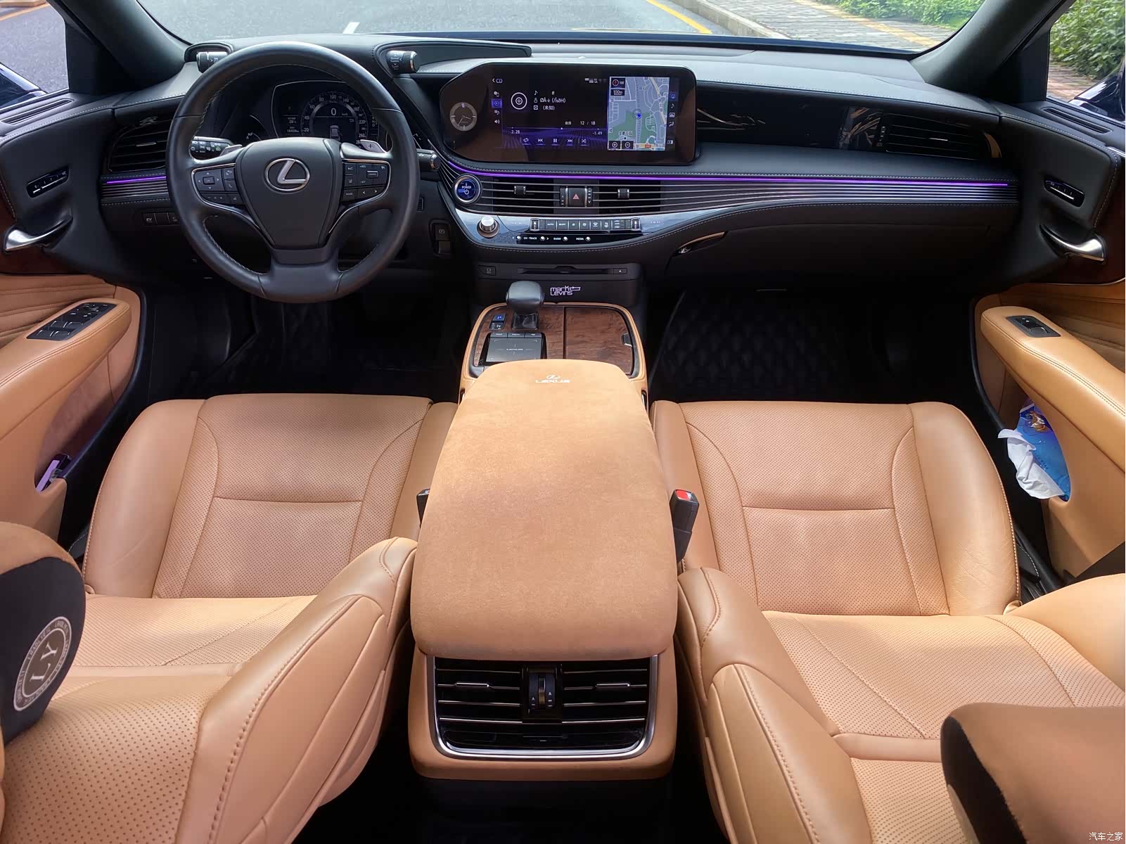 Lexus LS, 2023 13