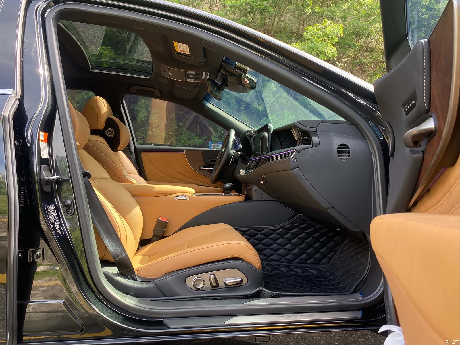 Lexus LS, 2023 15