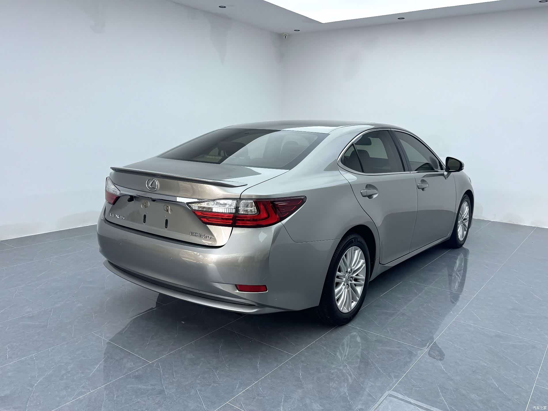 Lexus ES, 2017 4