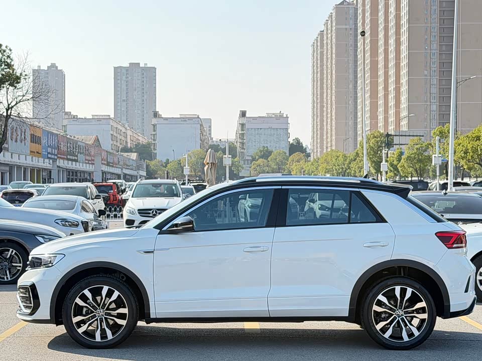 Volkswagen T-ROC exploring Songs