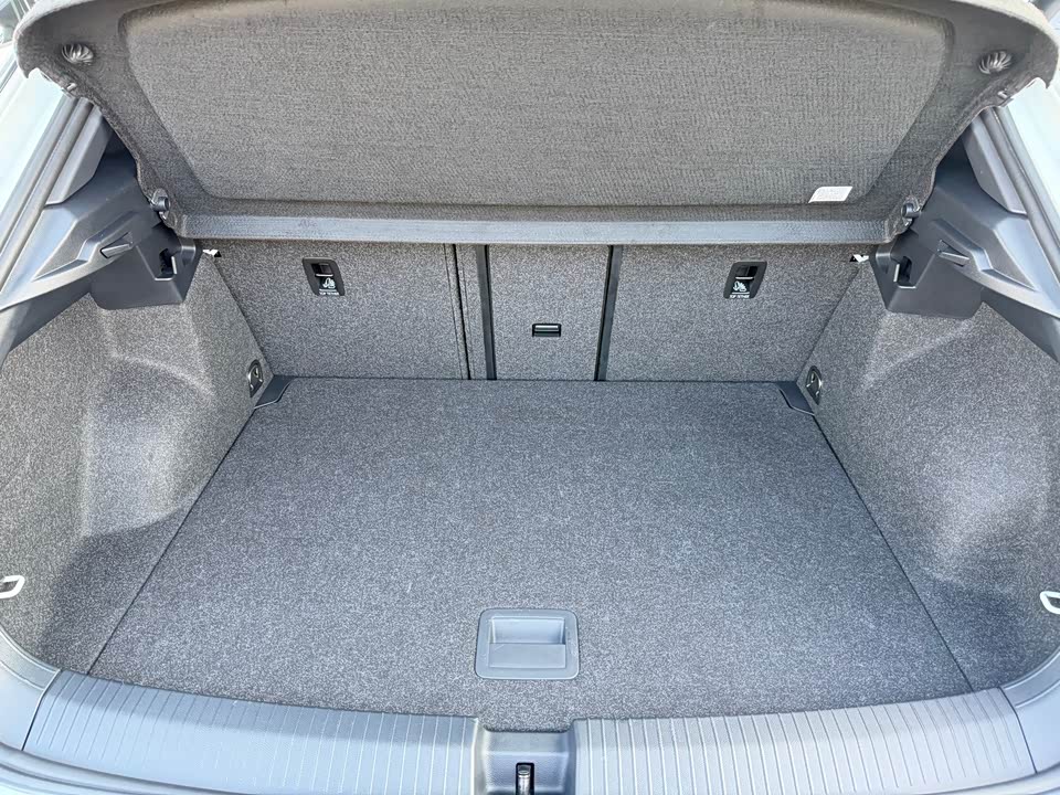 Volkswagen T-ROC exploring Songs