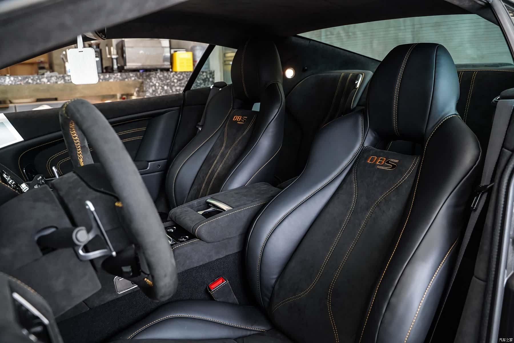 Aston Martin DBS, 2014 8