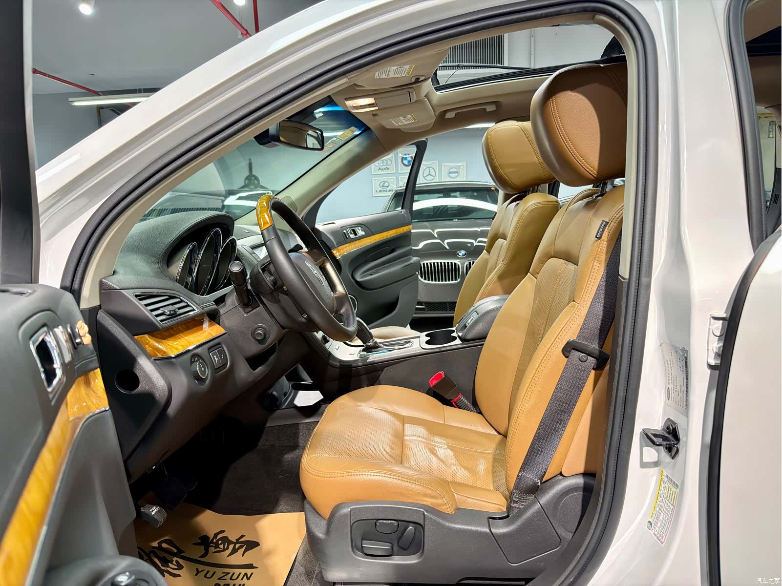 Lincoln MKT, 2011 8