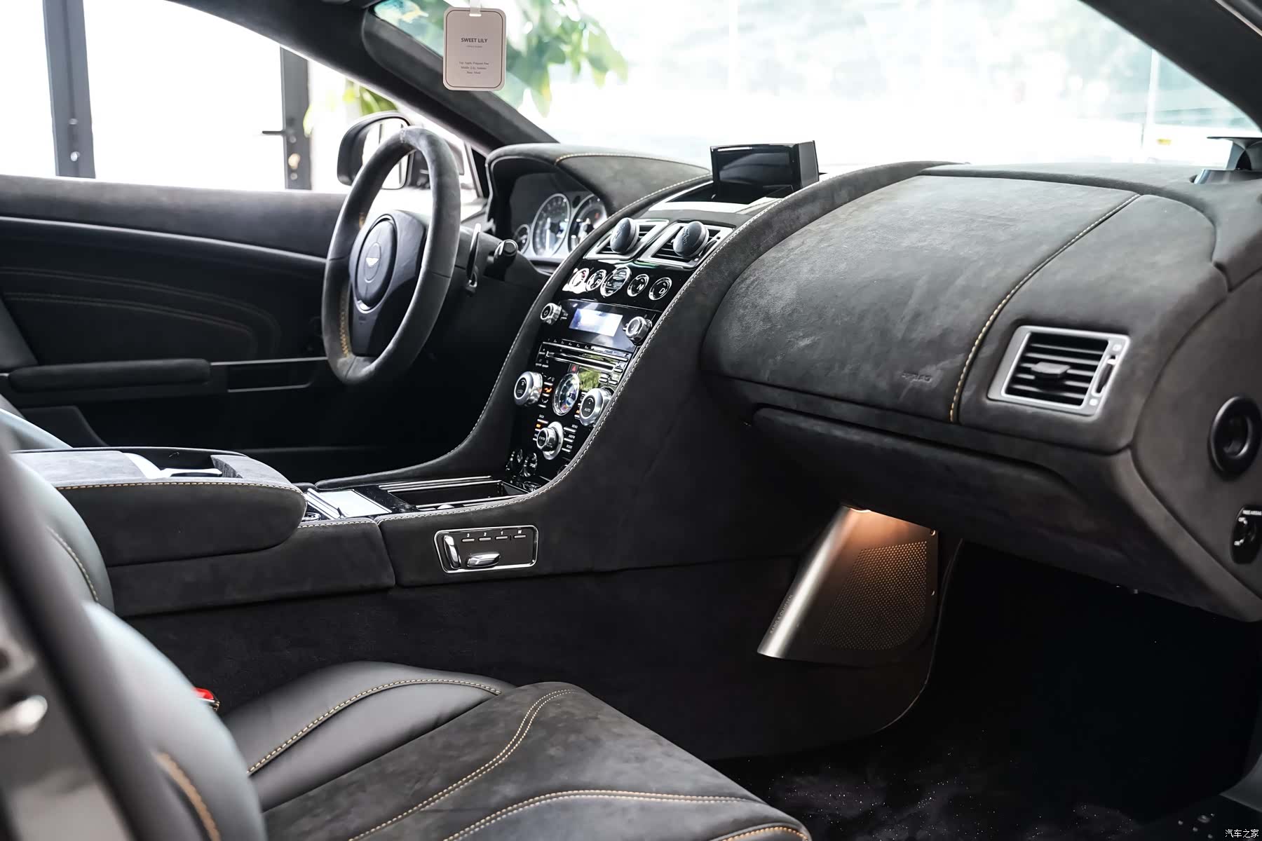 Aston Martin DBS, 2014 9