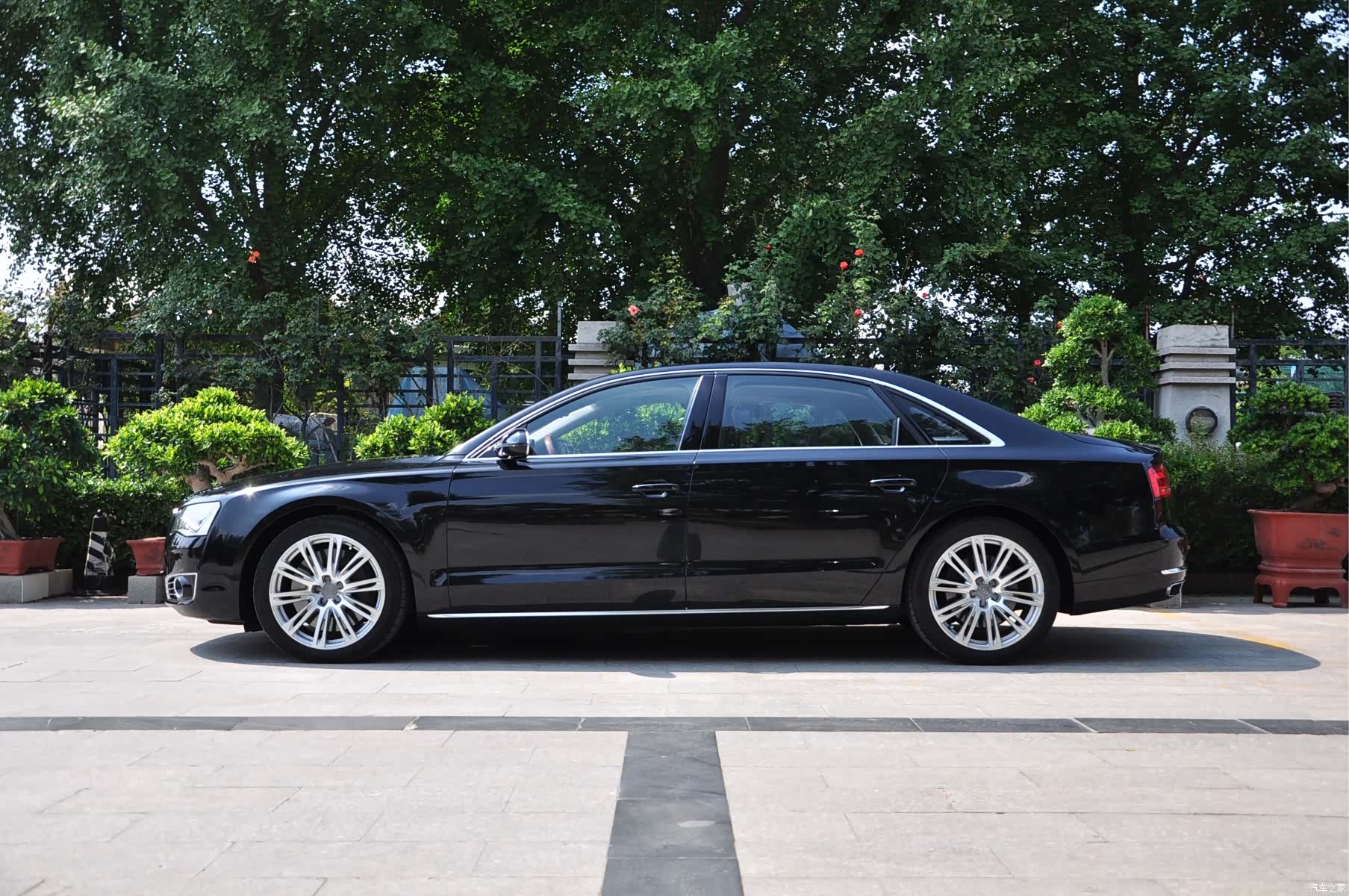 Audi A8L, 2012 3