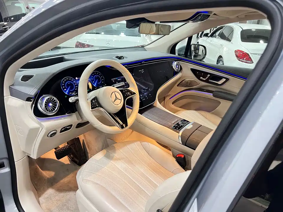 Mercedes-Benz EQS SUV