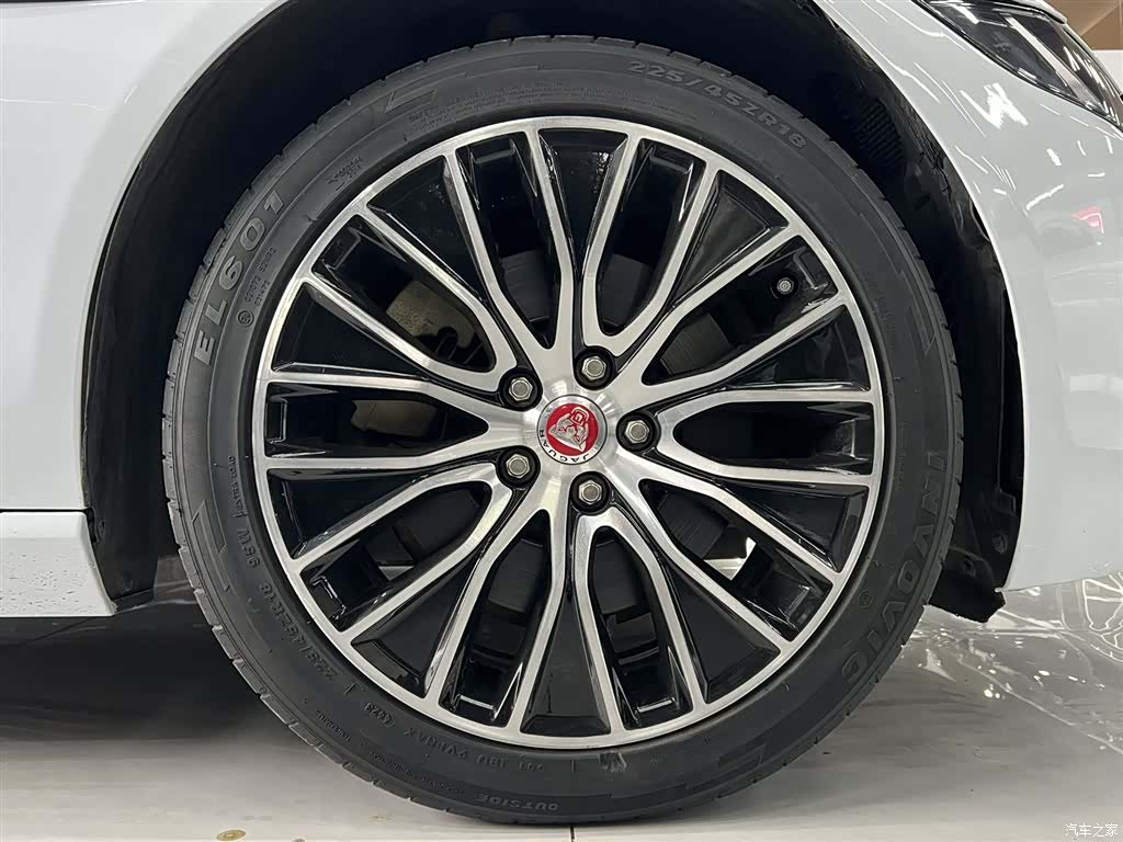 Land Rover XEL, 2021 9