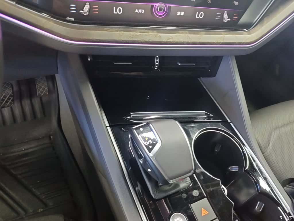 Volkswagen Touareg, 2020 14