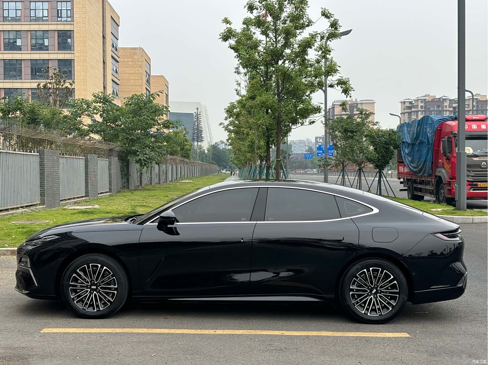 Geely 8, 2026 14
