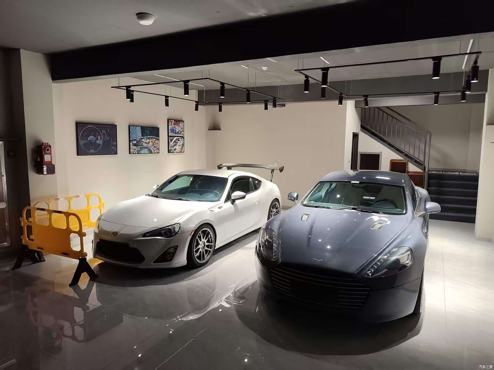 Aston Martin Rapide, 2012 4
