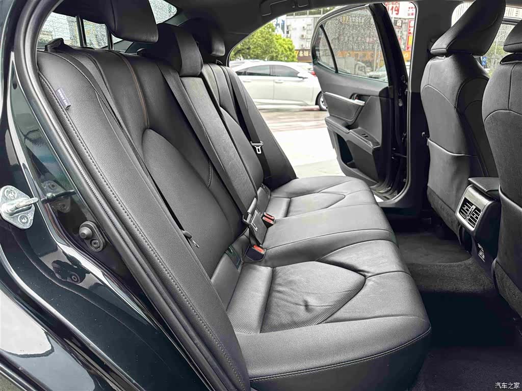 Toyota Camry, 2023 11