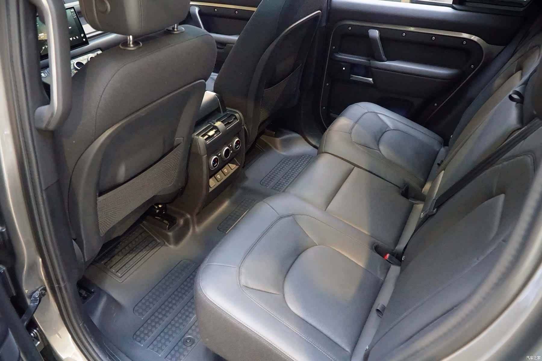 Land Rover Defender, 2024 все фото