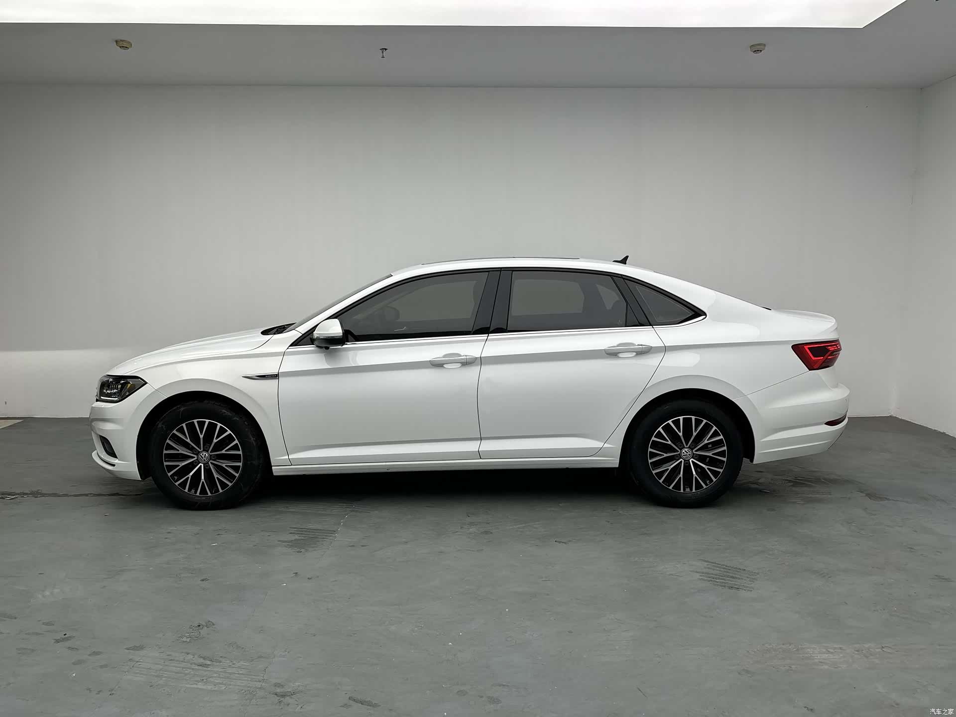 Volkswagen Sagitar, 2021 10