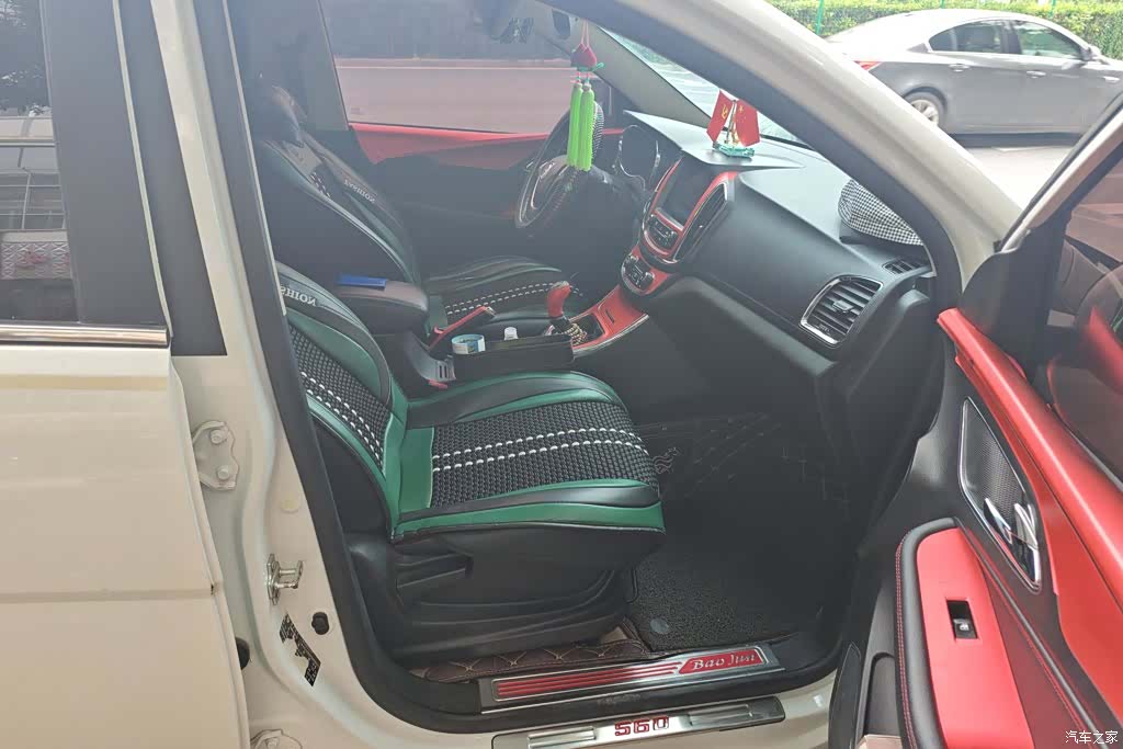 Wuling 560, 2015 8